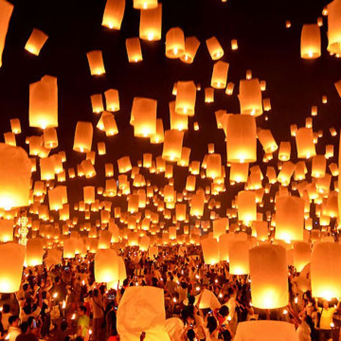 Đèn trời xứ Thái lung linh trong Lễ hội Hoa Đăng ở Chiangmai, Thái Lan